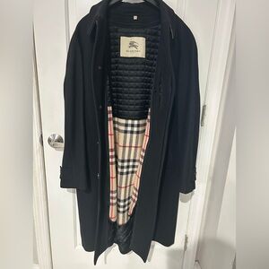 Burberry Men’s Black Midi Coat with
Burberry checkered collar